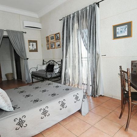 סן-לואי Hotel De La Poste מראה חיצוני תמונה