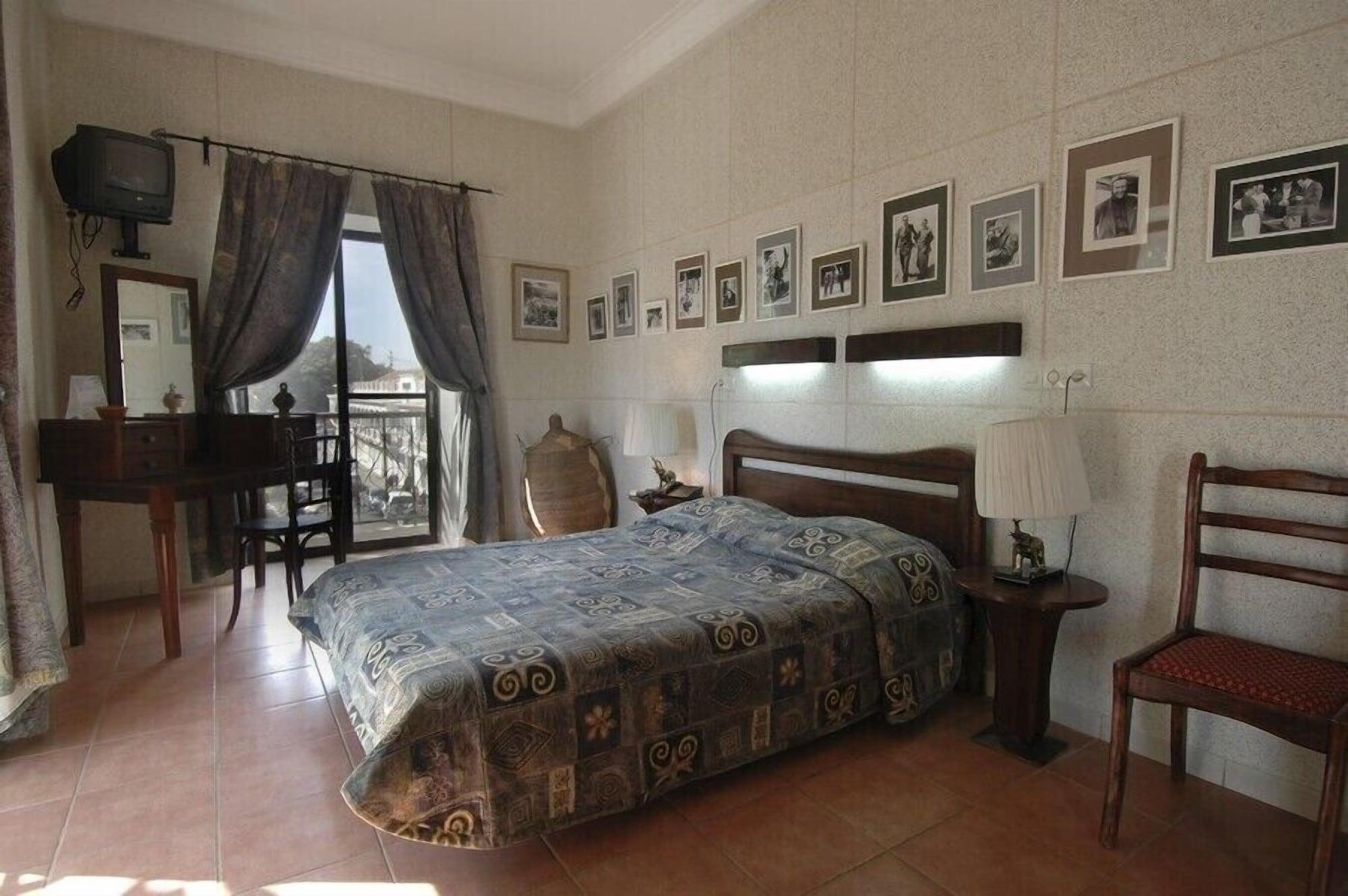 סן-לואי Hotel De La Poste מראה חיצוני תמונה