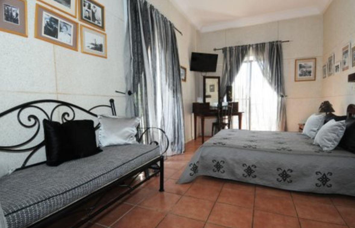 סן-לואי Hotel De La Poste מראה חיצוני תמונה