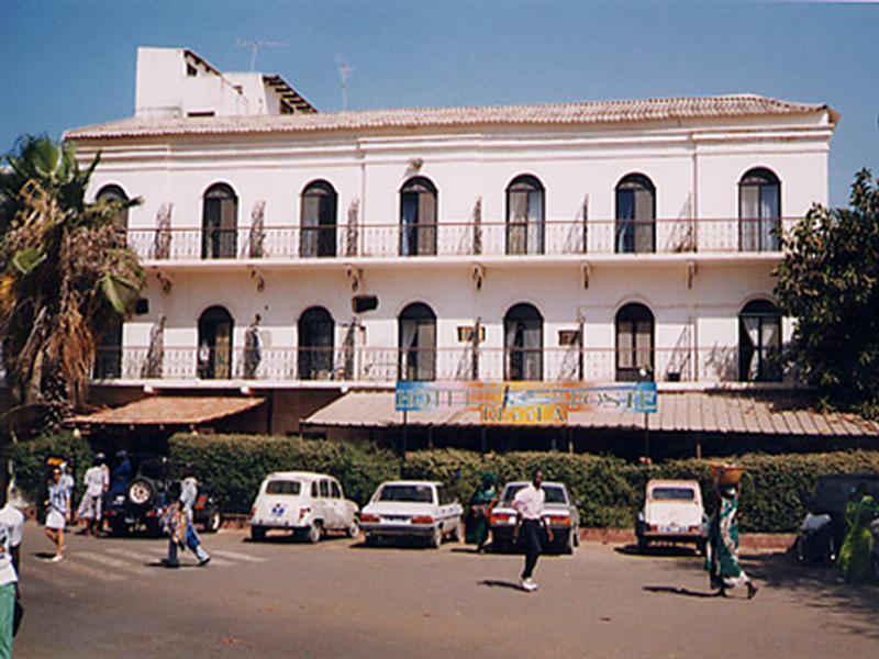 סן-לואי Hotel De La Poste מראה חיצוני תמונה