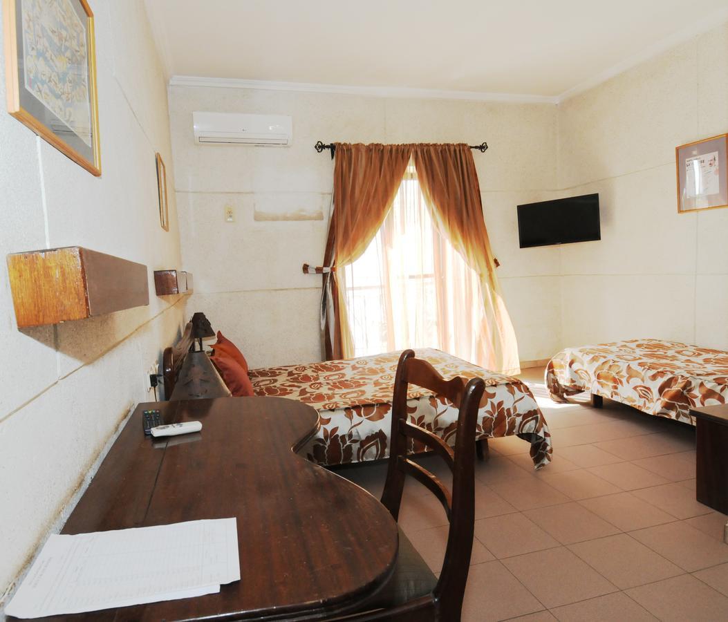 סן-לואי Hotel De La Poste מראה חיצוני תמונה
