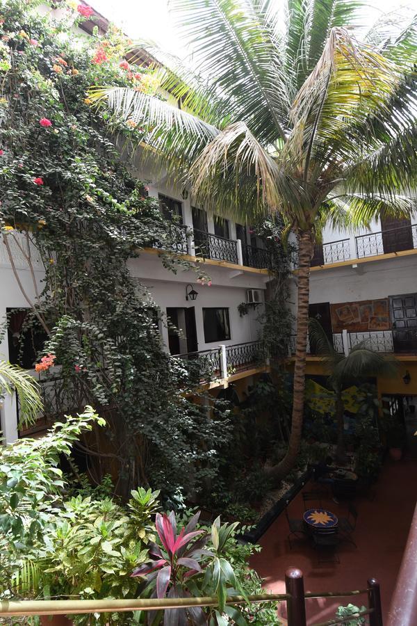 סן-לואי Hotel De La Poste מראה חיצוני תמונה